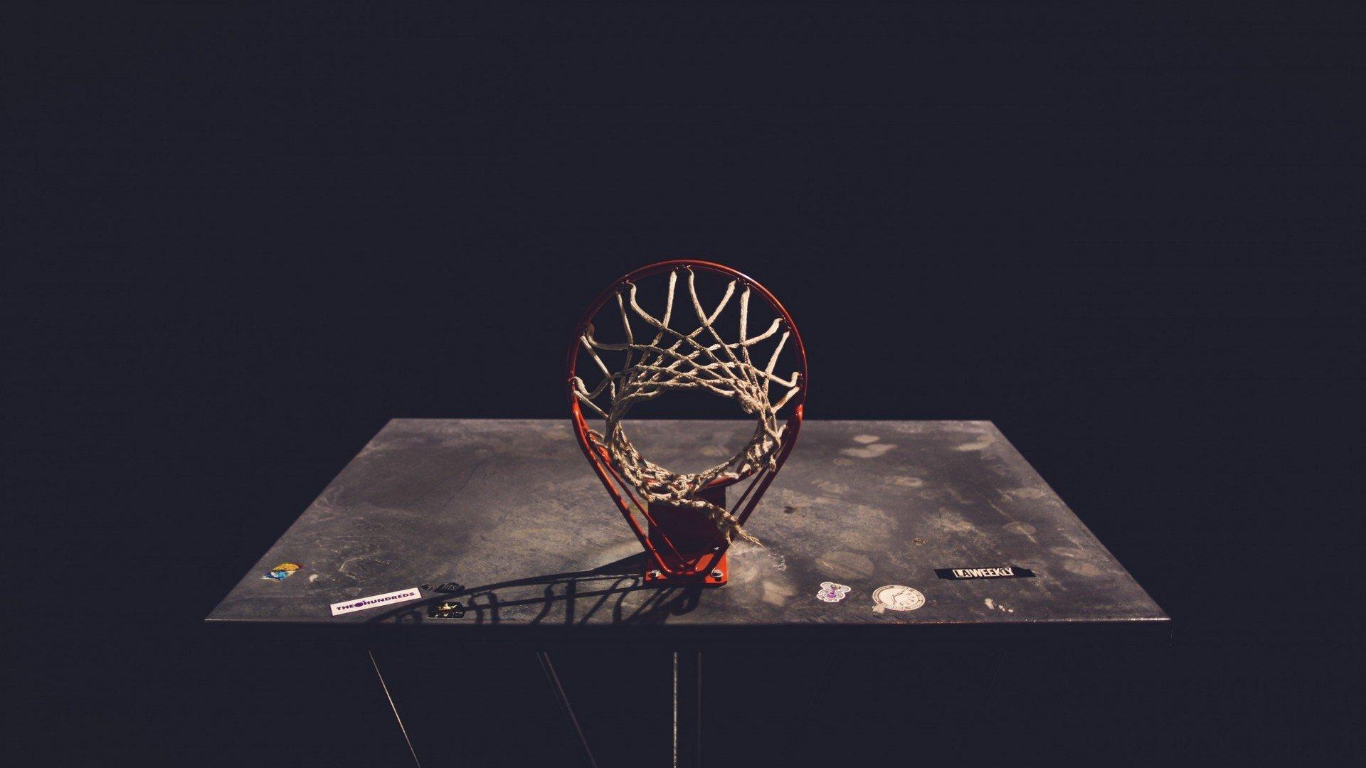 火箭主场变身红色海洋 休斯顿球迷不迟到!